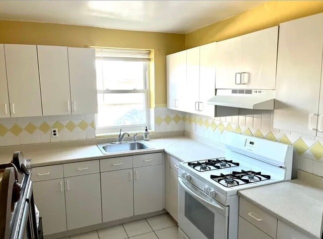 Photo - 1772 Hammersley Ave Unidad 2