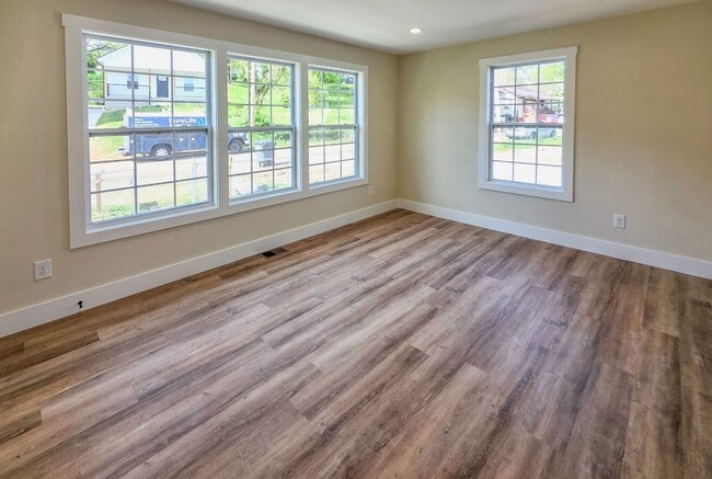 Photo - Knoxville 37921 - Brand New 3 Bedroom, 2 Full Bath Duplex Unit near downtown and Western Avenue -...
