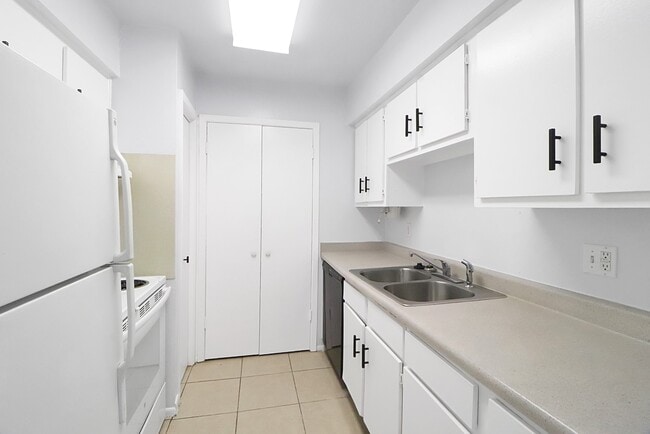 Photo - 5929 Queensloch Dr Unit 234