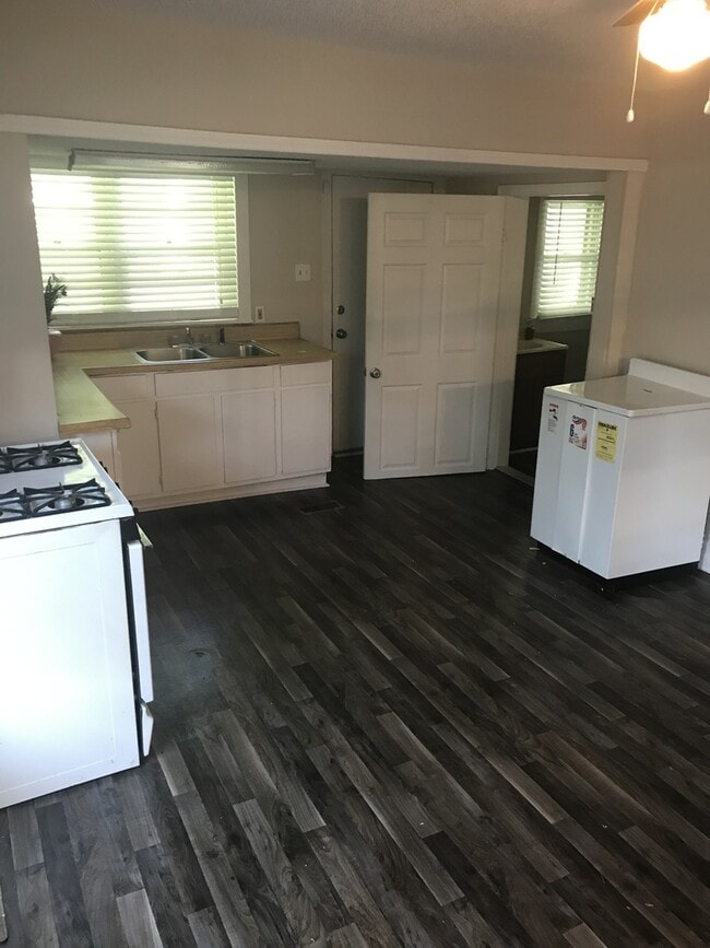 Photo - SPACIOUS 2 Bed House w/ detached garage storage area! DEPOSIT-FREE Renting option thru OBLIGO! De...