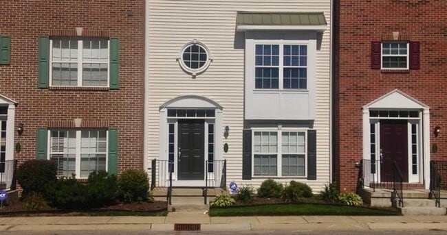 Building Photo - 4 bed, 3.5 bath townhouse with 2-car garage located in Dublin Village. Move-in ready late July/...