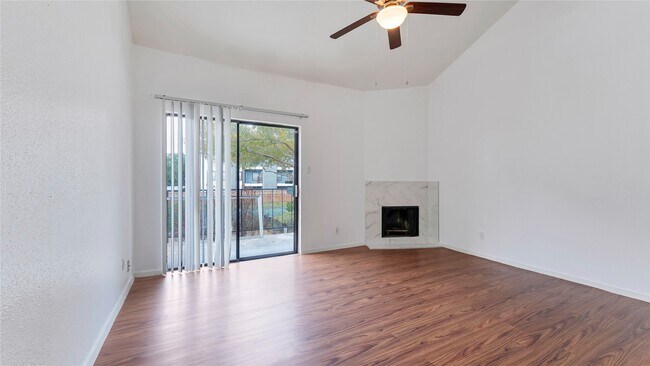 Photo - 10811 Richmond Ave Unidad 101