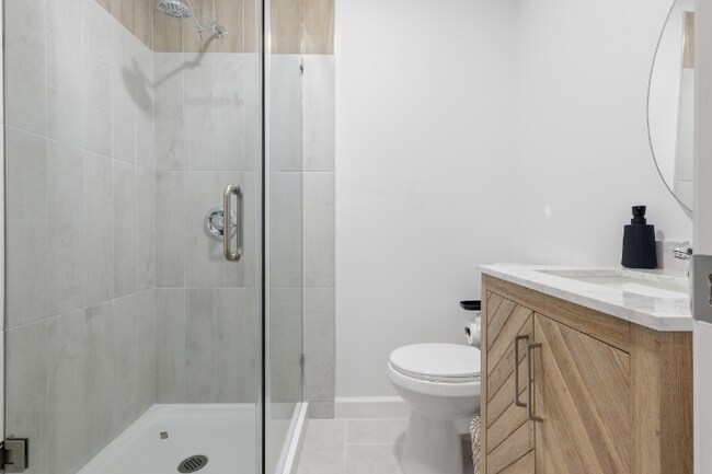 Photo - 118 W Sligh Ave Unidad Studio