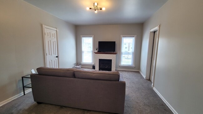 Building Photo - 125 Litchfield Ave SE Unit 2