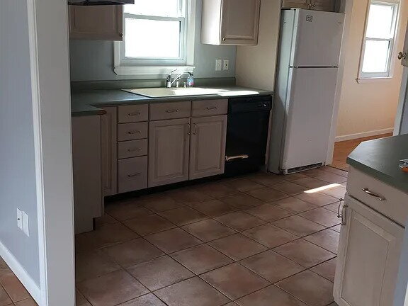 Photo - Amazing 3 bedroom, 1 bathroom house in Southampton.