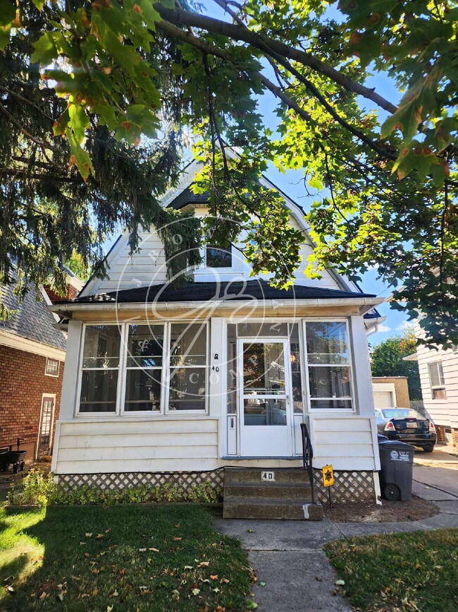 Photo - 4 bed 2 bath with 1st floor bedroom and ba...