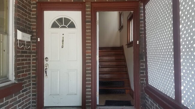 Photo - 1012 Bruce Av Unit Upper