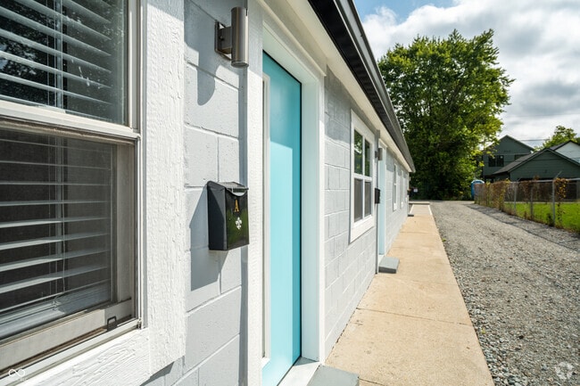 Building Photo - 1631 Columbia Ave Rental