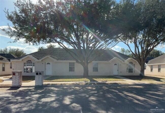 Building Photo - 607 La Mancha Dr Unit 1 Rental