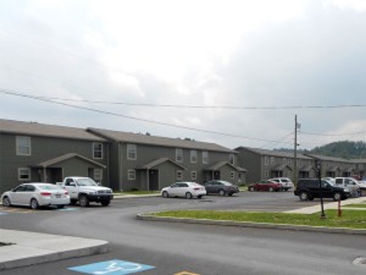 3 BR - 3 BR Townhome