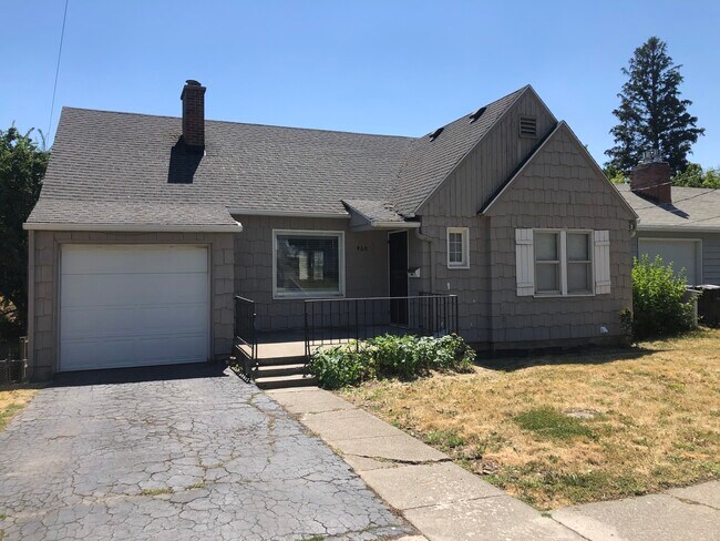 Photo - 460 SW State St