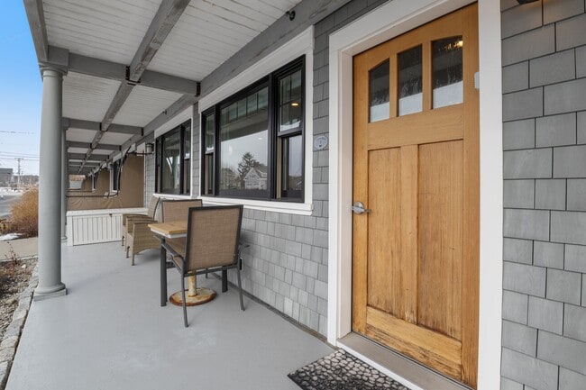 Building Photo - 3 King St Unit #8