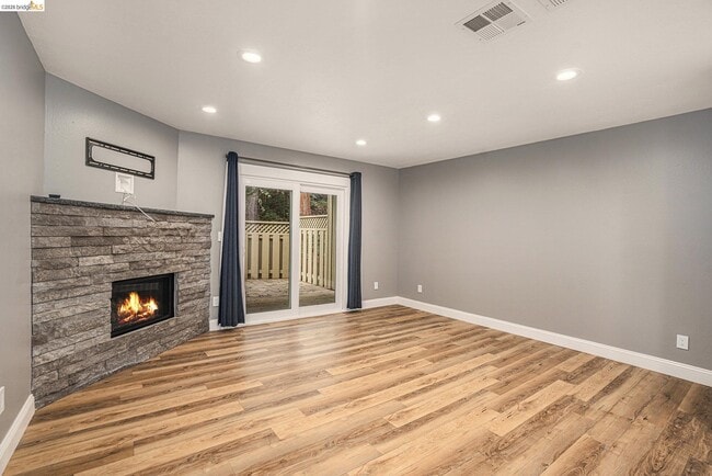 Photo - 358 Eastgate Ln