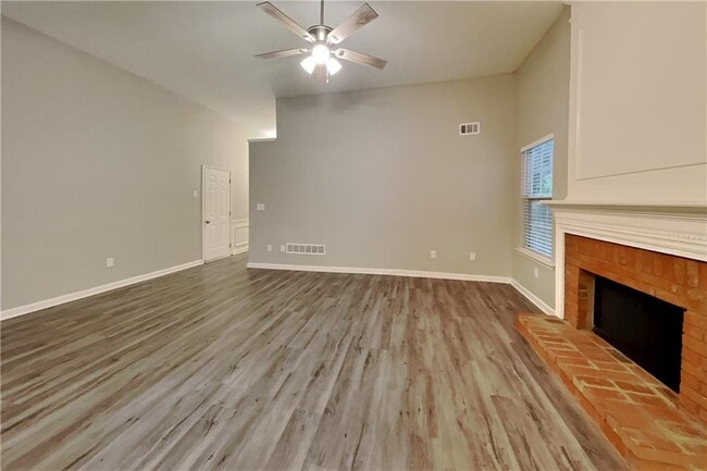 Photo - 1517 Galewood Cir NE