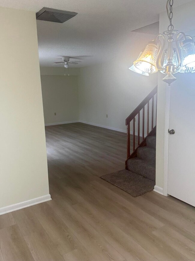Photo - 1014 10th Way