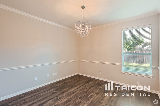 Building Photo - 2817 Deerhurst Dr Rental