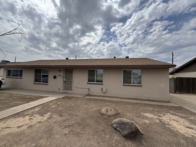 Building Photo - Maryvale Rental