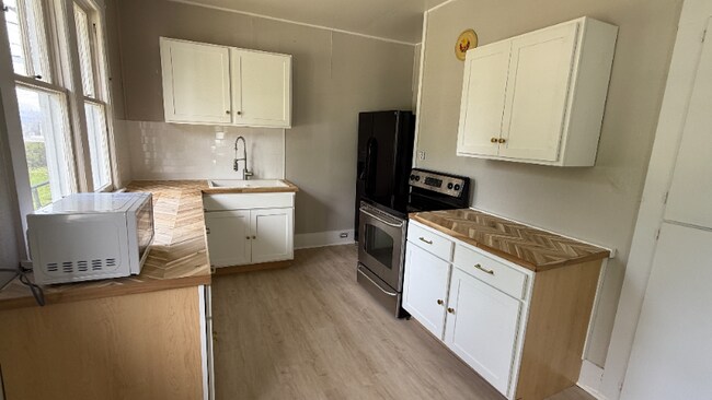 Photo - 452 SE Nassau St