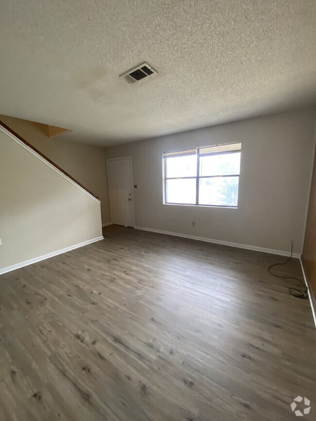 Building Photo - Fantastic location! Unit B Rental