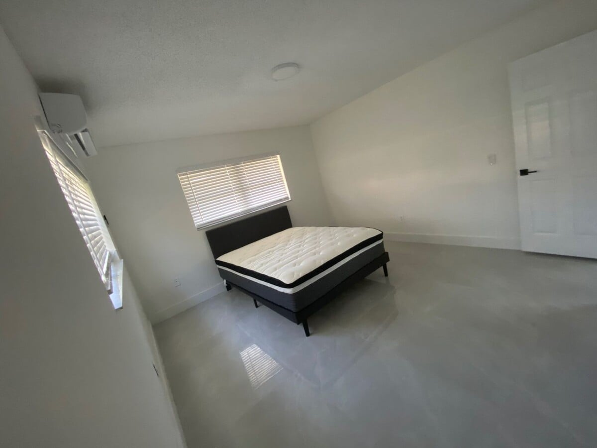 201-203 NE 12th Ave - 201-203 NE 12th Ave Apartment Unit 203 B