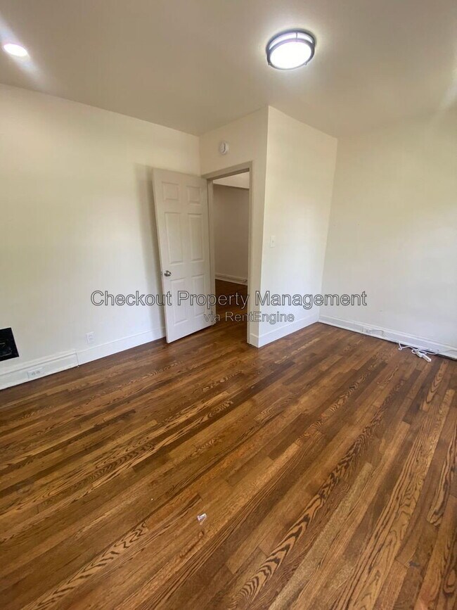 4746 S Grand Blvd