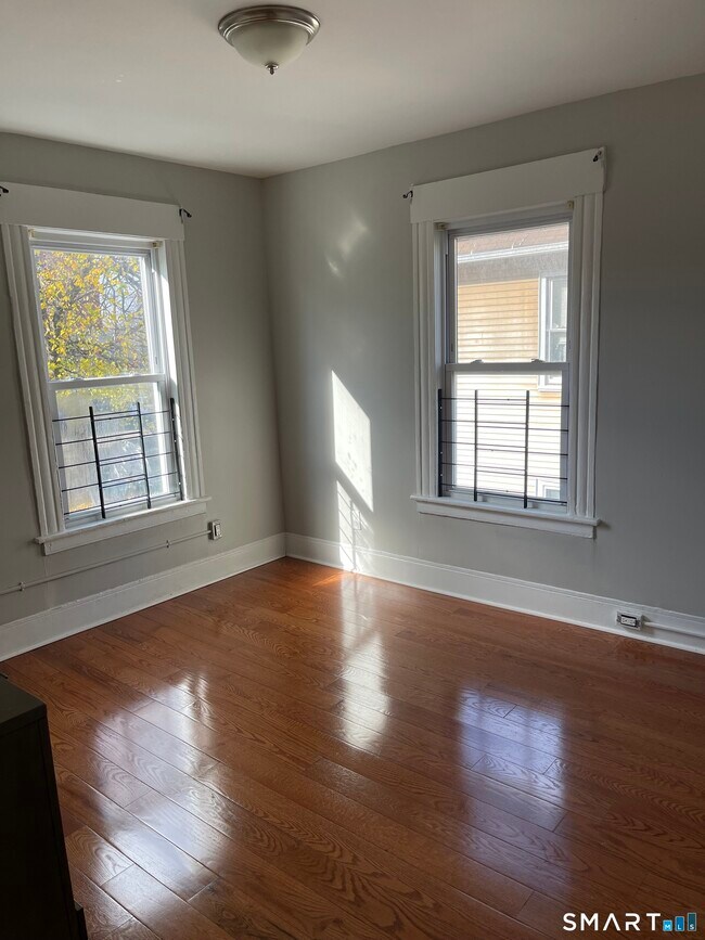 Photo - 1199 Iranistan Ave