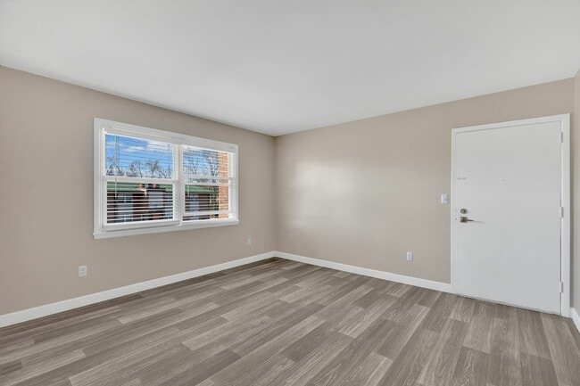 Photo - Bristol Square Apartments