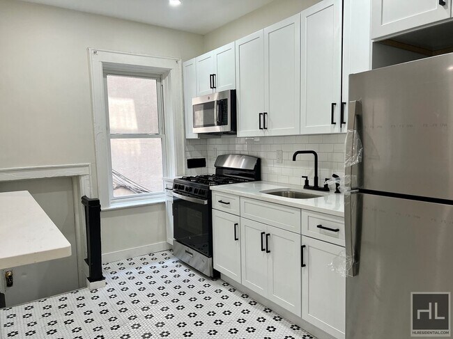Photo - 4BR 1BA Floor Through Classic 7 w/ Parking... Unit 1