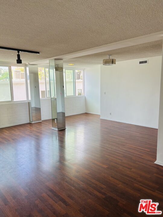540 Kelton Ave Unit 402