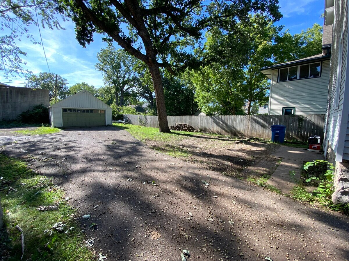 Photo - 733 Wright St