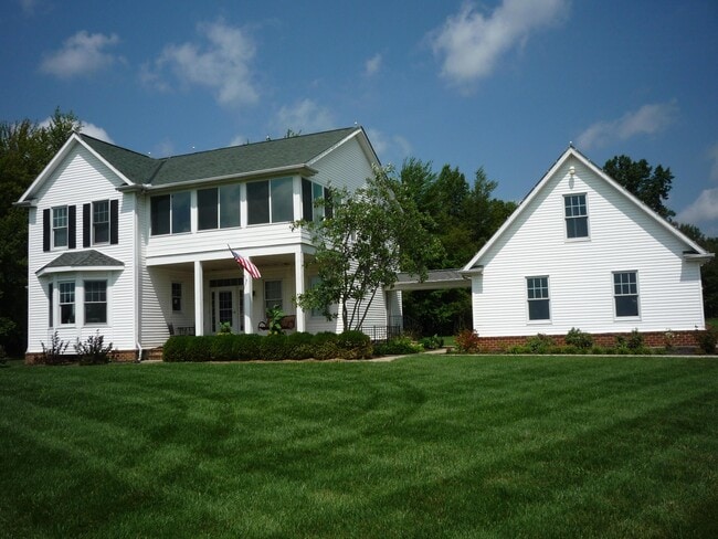 Building Photo - 10012 Hollow Rd SW