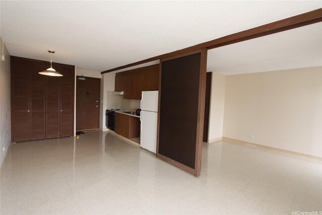Photo - Kapiolani Manor 1 bedroom, 1 bath, 1 parking, 6th Floor Unidad 608