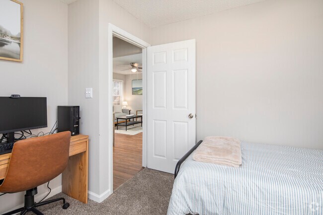 University Corners - Bedroom