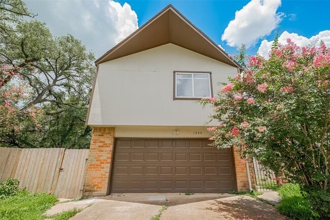 Photo - 1940 E Allegro St House
