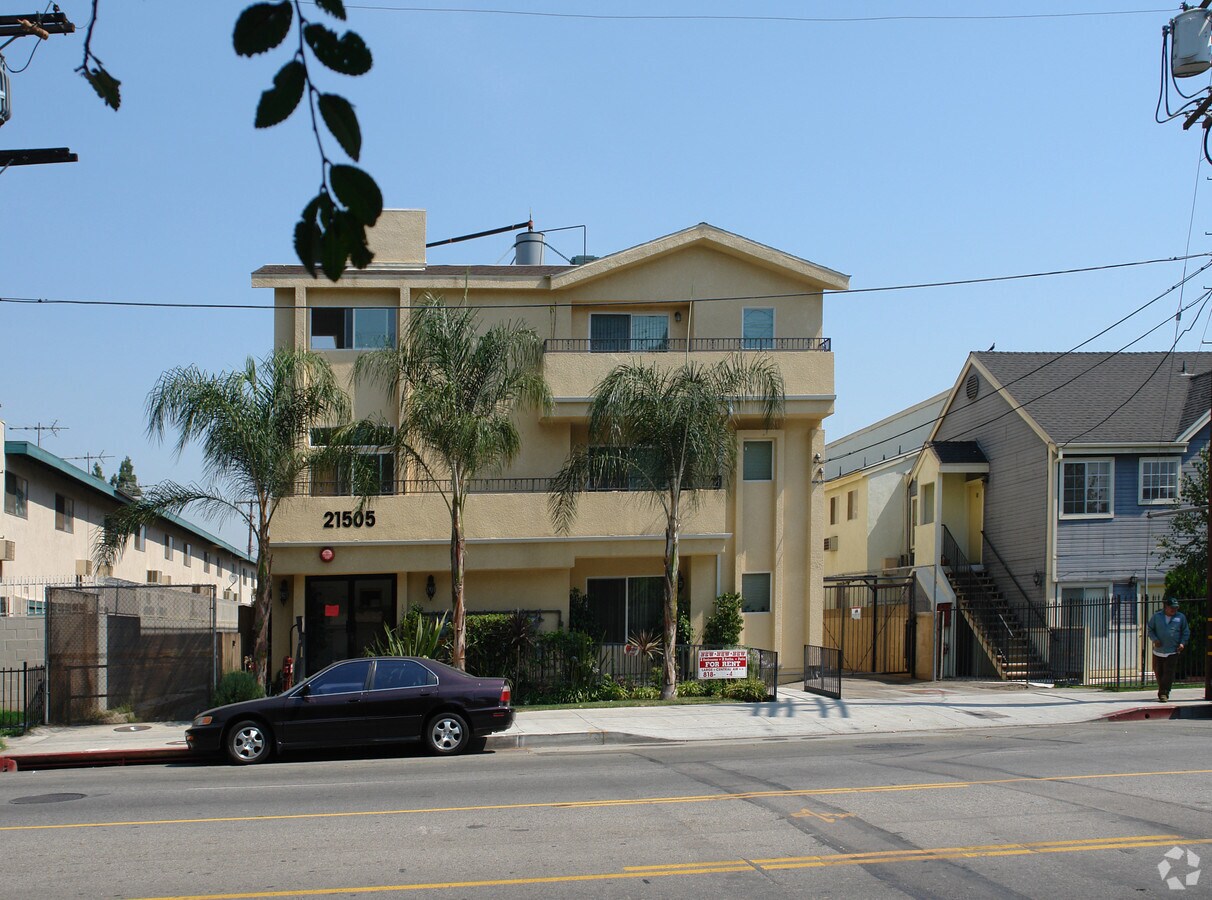 Photo - 21505 Saticoy St Apartments