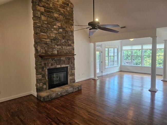 Photo - 212 Medford Dr