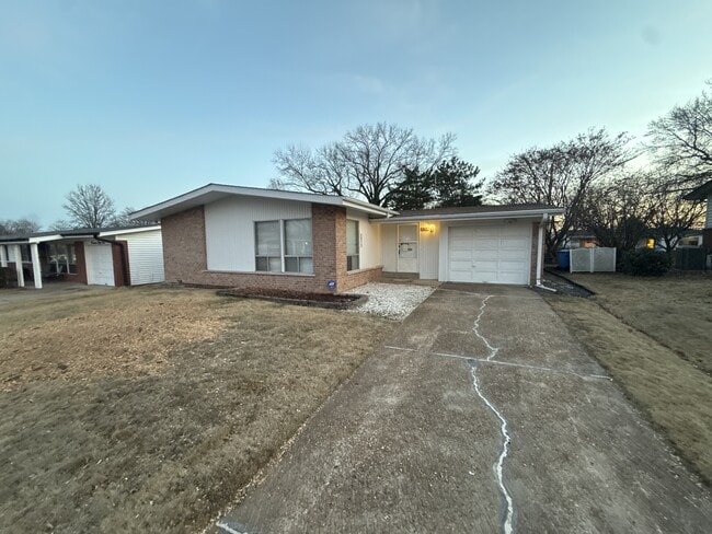 Building Photo - 1475 Hollywood Ln