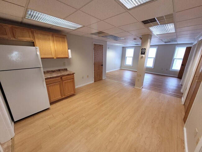 Photo - 1346-1356 Elm St. Unidad 1348-2 Elm