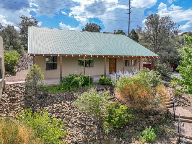 Building Photo - 2 Bedroom plus Office in Main House & Stud...