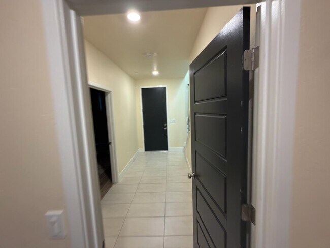 Photo - 2897 E Tamarind Dr