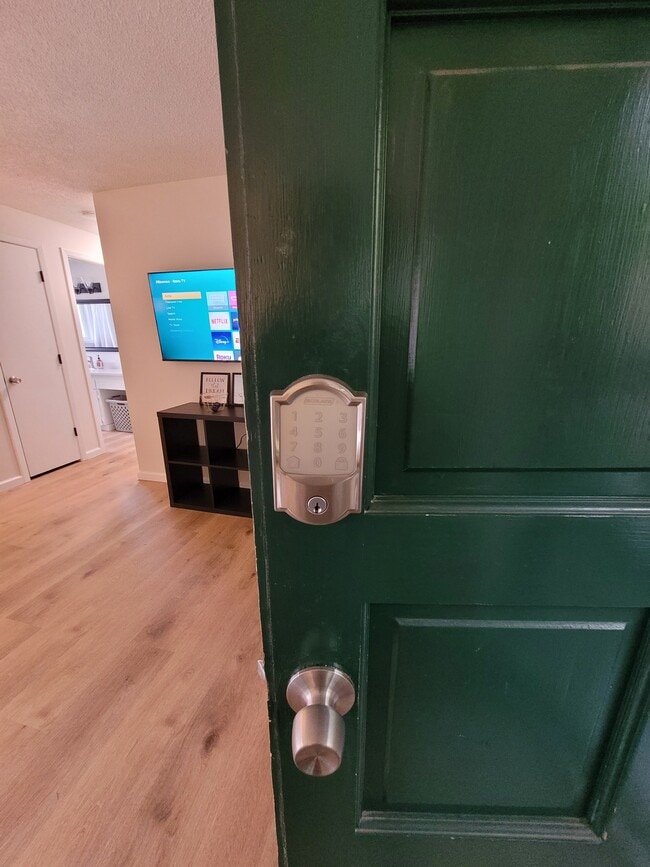 Photo - 2160 Raynor St SE