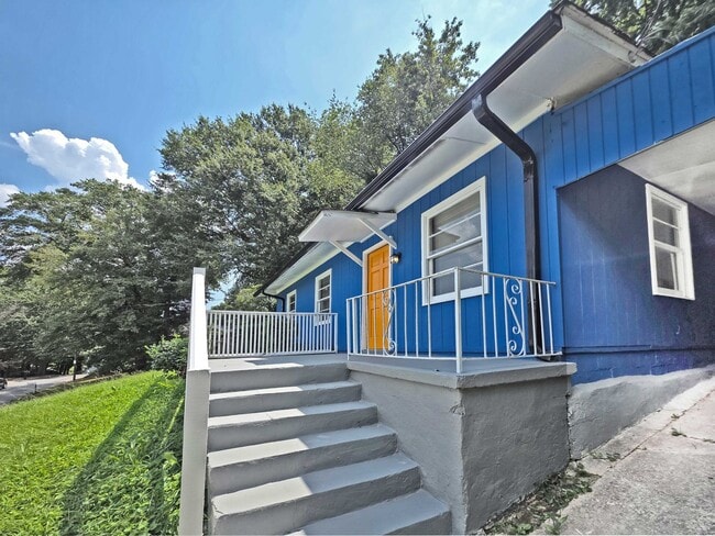 Photo - 310 Lincoln St SW
