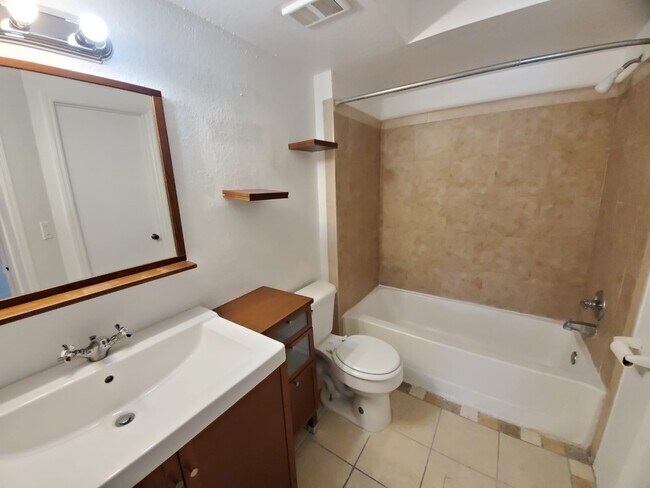 Photo - 4630 Commander Dr Unit 1028