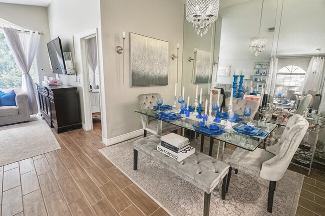 Photo - 166 Woodlake Cir