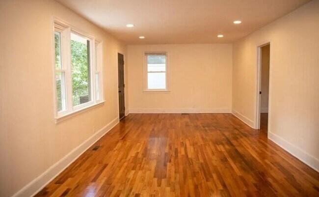 Photo - 1420 S Kilbourne Rd