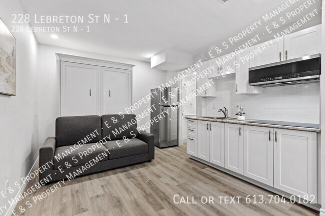 Photo - 228 Lebreton St N Unité 1