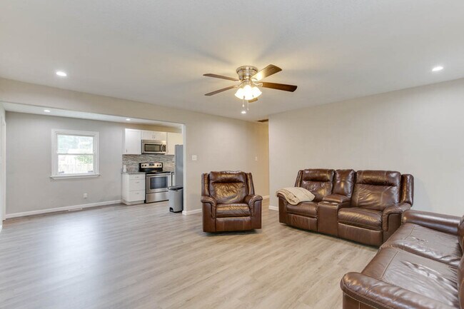 Photo - 1011 Robinson Rd