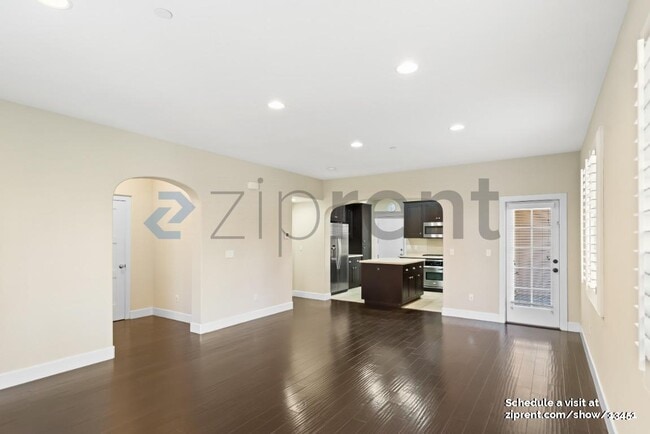 Photo - 467 Crab Apple Terrace