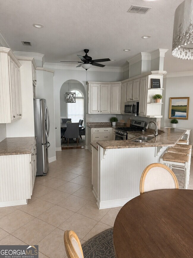 Photo - 616 Kings Way