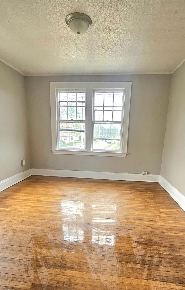 Photo - 305 Main St Unit 4